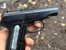 Пневматический пистолет , новый , без нареканий , пользовался не долго