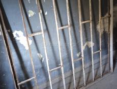 ПРОДАМ Б /У ОКОНОННЫЙ РЕШЁТКУ !!