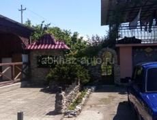 Дом 250 кв,летняя веранда 100 кв, отдельно 150 кв помещение 