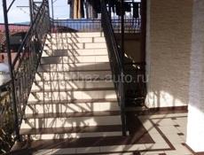 Дом 250 кв,летняя веранда 100 кв, отдельно 150 кв помещение 