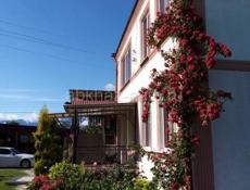 Дом 250 кв,летняя веранда 100 кв, отдельно 150 кв помещение 