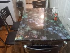 Стол и стулья