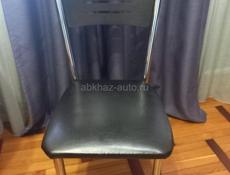 Стол и стулья