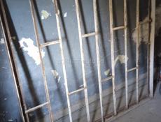 ПРОДАМ Б/У РЕШЁТКУ НА 3. КОМУ., КВАРТИРЫ !!