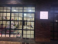 Сдам помещение со стеклянной витриной на рынке, 15м.кв