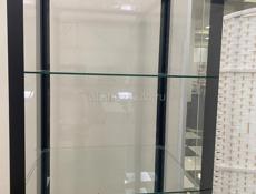 Витрина стеклянная на ключ