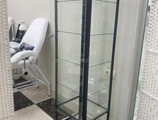 Витрина стеклянная на ключ 