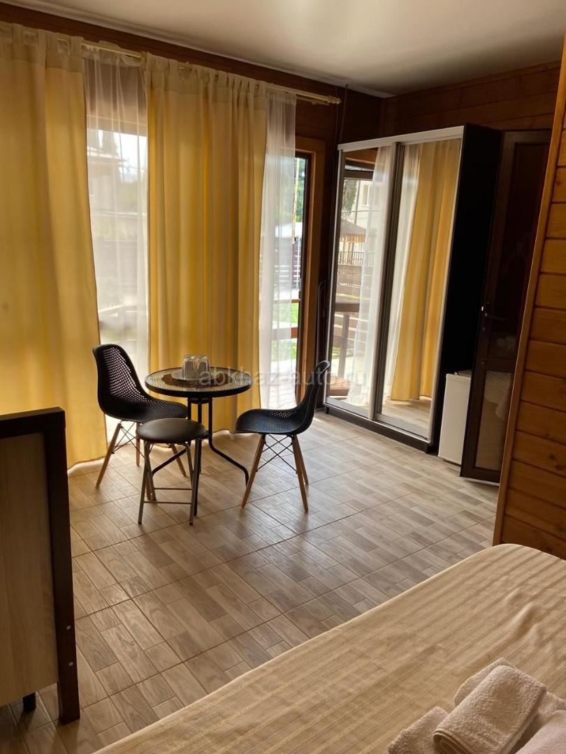 Номера помесячно у моря