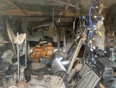 В разборе Nissan fuga 3.5