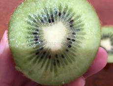 Оптом продается киви