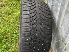 Резина Nokian 255/55/19 зимняя с шипами в хорошем состоянии 4 шт 30.000 р