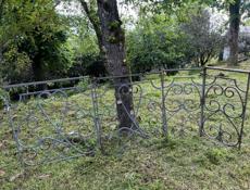 Кованые перила на балкон от квартиры с балконами 5этажного дома