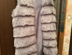 Черная шуба 7000т, серая полушуба 5000 За дополнительной информацией по телефону +79409325744