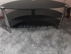 Стеклянный столик.