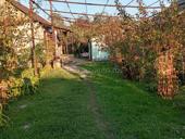 Ровный участок со строением (дом под   снос )