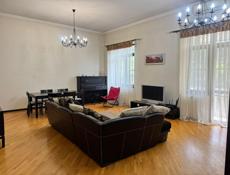 Сдаю квартиру на год,уж.Леона,ботан.сад-50т.р