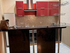 Кухня с барной стойкой