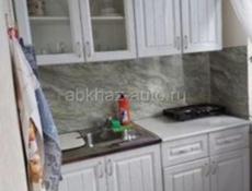 Срочно заходи и живи квартира в Пицунде . 