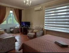 Срочно заходи и живи квартира в Пицунде . 