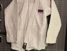 Продаётся кимано для дзюдо рост 150,и самбофка рост 150,состояние хорошее 