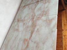 Продается стол в очень хорошем состоянии)цена 8 тыс. Тел. 961 22 82