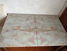 Продается стол в очень хорошем состоянии)цена 8 тыс. Тел. 961 22 82