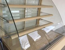 Витринный холодильник кондитерский