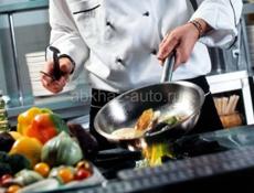 .звонить только по вацапу. Ищу работу поваром. Стаж 17 лет. Универсал опытный повар с многолетним стажем. Профессиональной кухни