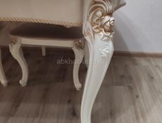 Продаётся комплект стол со стульями 
