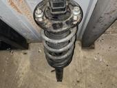 Передни амортизатор справи старана тоиота краун 