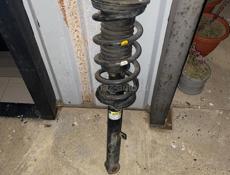 Передни амортизатор справи старана тоиота краун