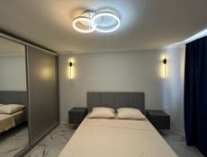 Продается двухкомнатная в центре