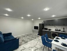 Продается двухкомнатная в центре 