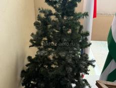 Продаётся елка 2.10 метров искусственная 