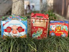 Подарочные коробки, новогодние композиции.