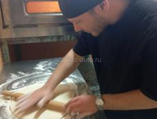 Опытный повар с многолетней практикой в профессиональной кухни.