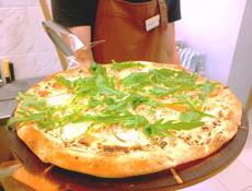 Повар с многолетней практикой. Профессиональной кухни. Способный эффективно работать. 