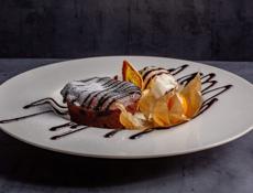 Повар с многолетней практикой. Профессиональной кухни. Способный эффективно работать. 