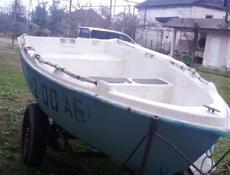 Продается: лодка трёх местная! К нему ещё два весла!