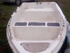 Продается: лодка трёх местная! К нему ещё два весла!