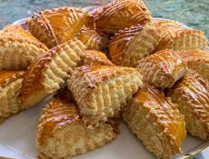 Кондитерская " изюминка * принимает заказы на кондитерские изделия Торты Кексы Эклеры Круассаны пирожные и многое другое Звоните