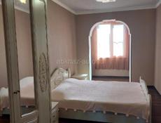 Сдаётся 2х комнатная квартира в центре Сухума на долгий срок 