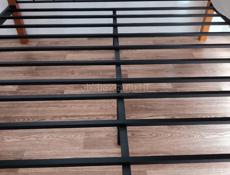 Продам кровать+тумбочка, Малайзия, массив 