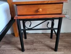 Продам кровать+тумбочка, Малайзия, массив 