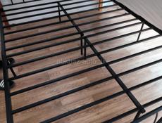 Продам кровать+тумбочка, Малайзия, массив 