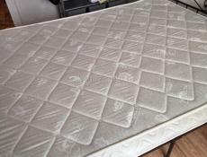 Продам кровать+тумбочка, Малайзия, массив 