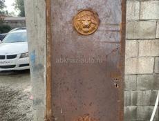 Железная дверь