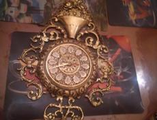 Продаю часы бронзовые  настояшие срочно торг уместен