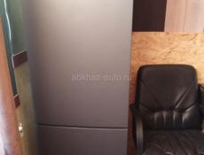 Двухкамерный холодильник в в хорошем состоянии