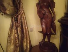 Продою Статуэтка  настоящае  дериво сосвоей стулом 